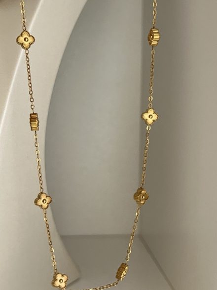 Gold thin viral necklace